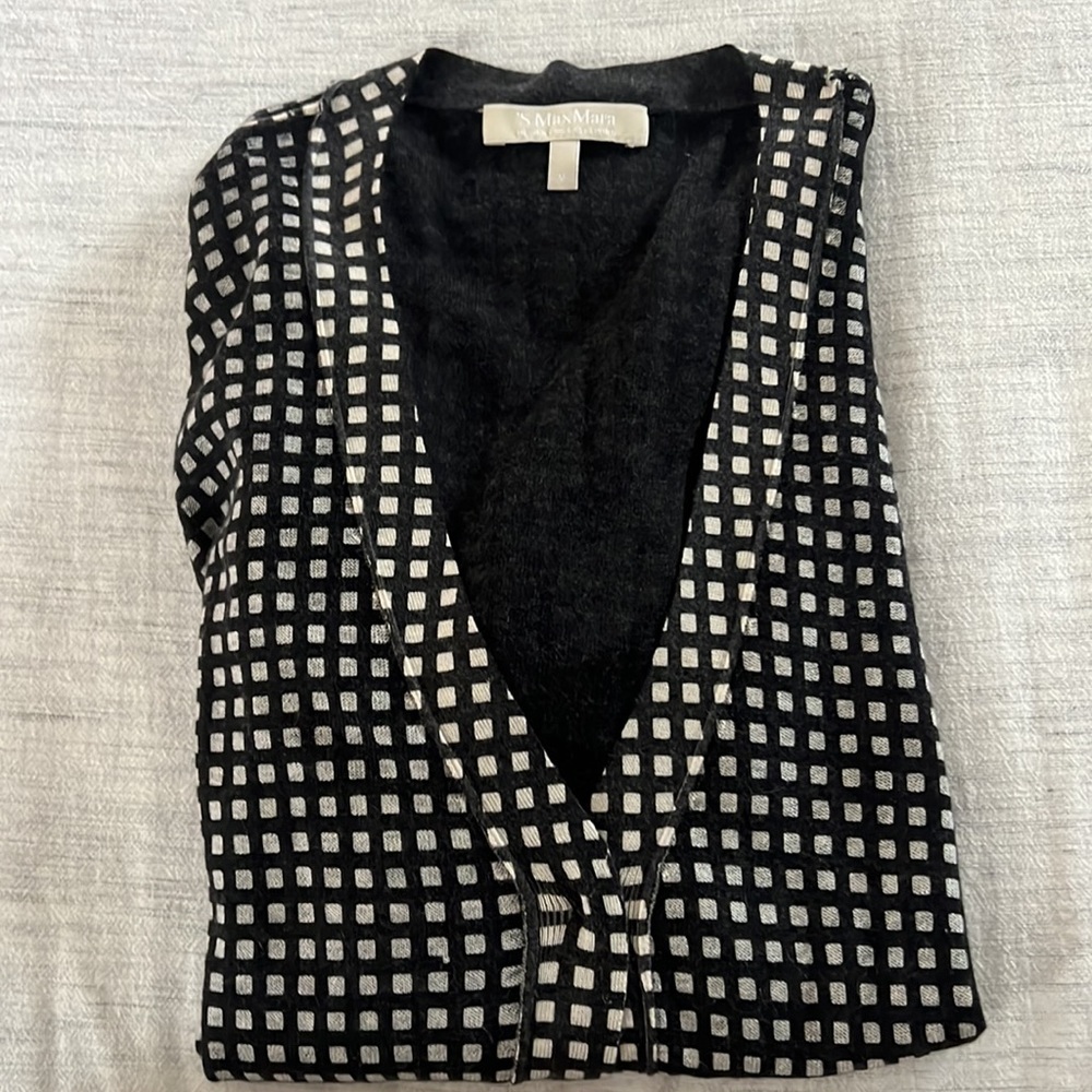 MaxMara Cardigan, size medium, so soft, in grey condition
